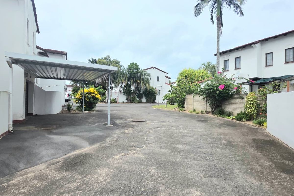 Neat Townhouse in Meer en See - Photo 3