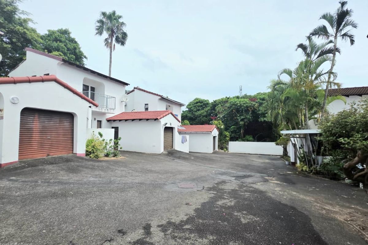 Neat Townhouse in Meer en See - Photo 2