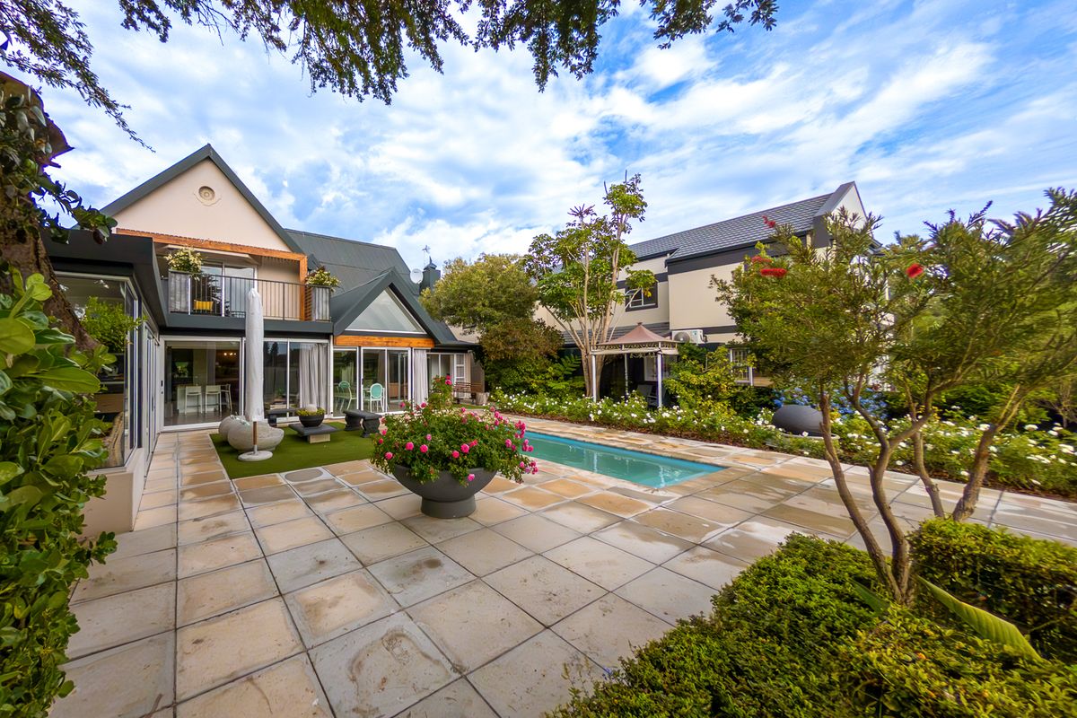 An Architectural Sanctuary on the Fairway – Exceptional Luxury Living in Greenways Golf Estate - Photo 4