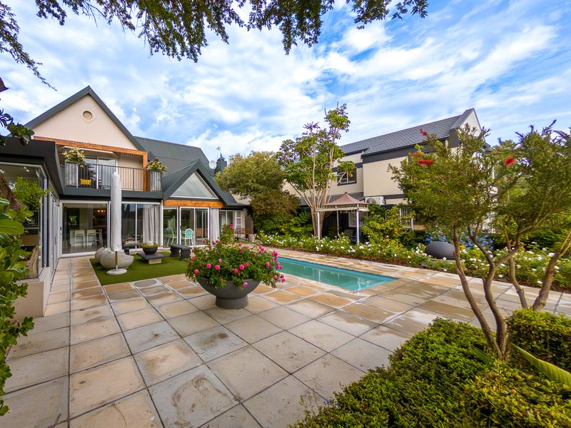 An Architectural Sanctuary on the Fairway – Exceptional Luxury Living in Greenways Golf Estate - Photo 4