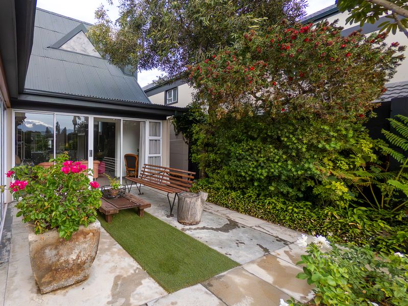 An Architectural Sanctuary on the Fairway – Exceptional Luxury Living in Greenways Golf Estate - Photo 9