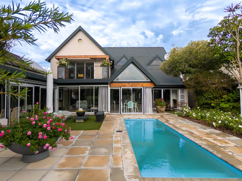 An Architectural Sanctuary on the Fairway – Exceptional Luxury Living in Greenways Golf Estate - Photo 2