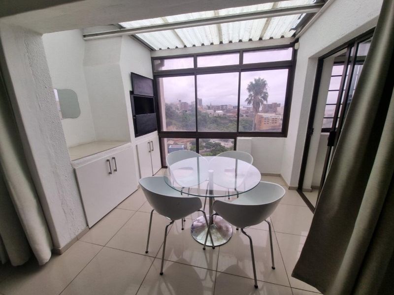 South End: Popular Bridgewater Modern Apartments - Photo 9