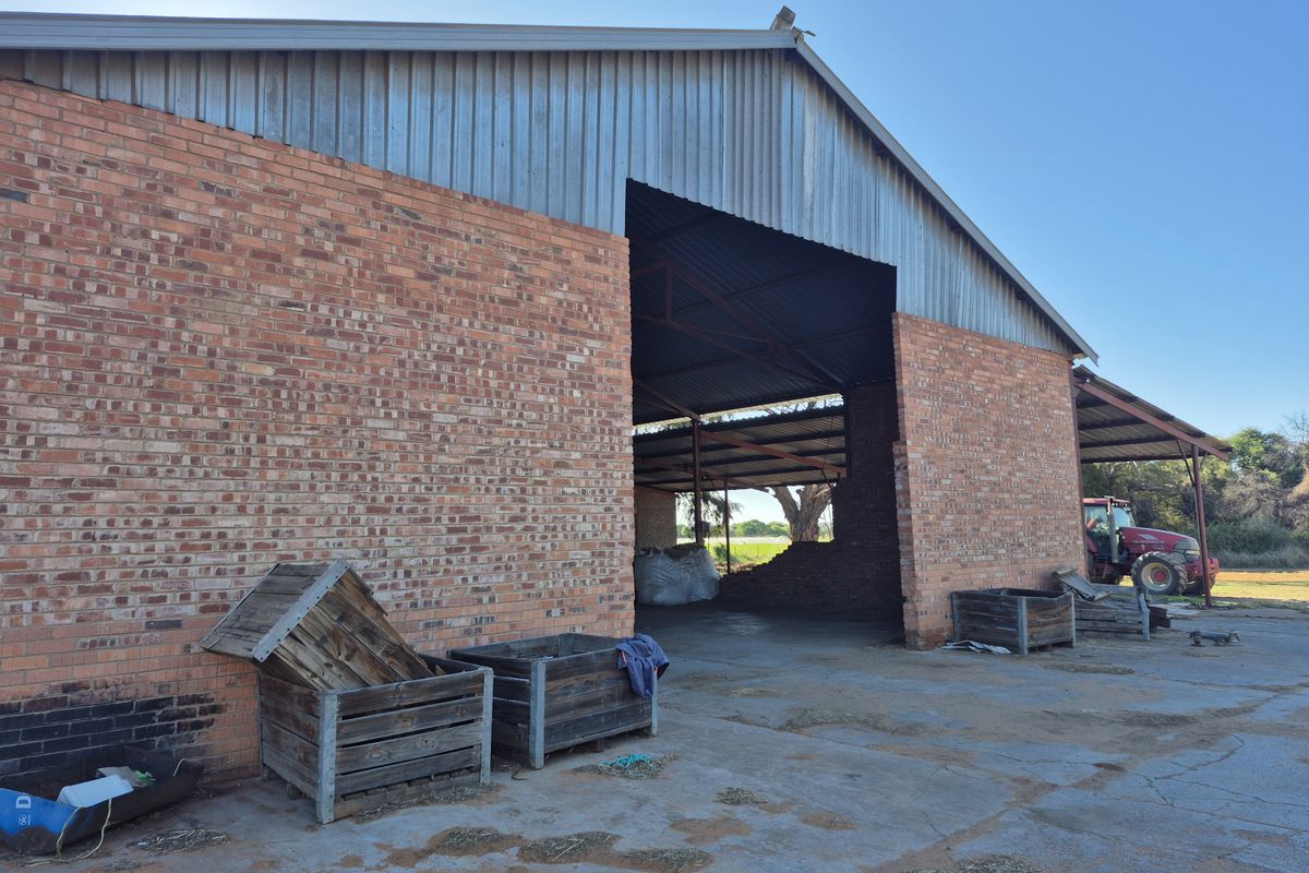 Riverside Property on the Vaal – Spacious Home, Solar Power & Exceptional Lifestyle Opportunity - Photo 3