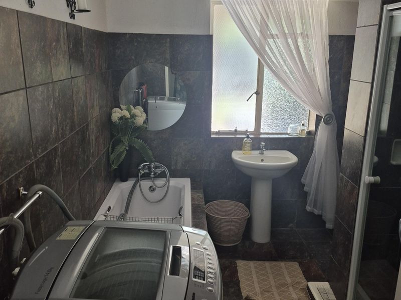 Riverside Property on the Vaal – Spacious Home, Solar Power & Exceptional Lifestyle Opportunity - Photo 9