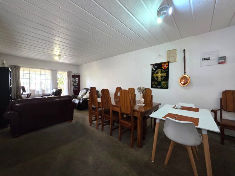 Spacious 2 Bedroom Apartment with Private Garden in Edenglen - Photo 3