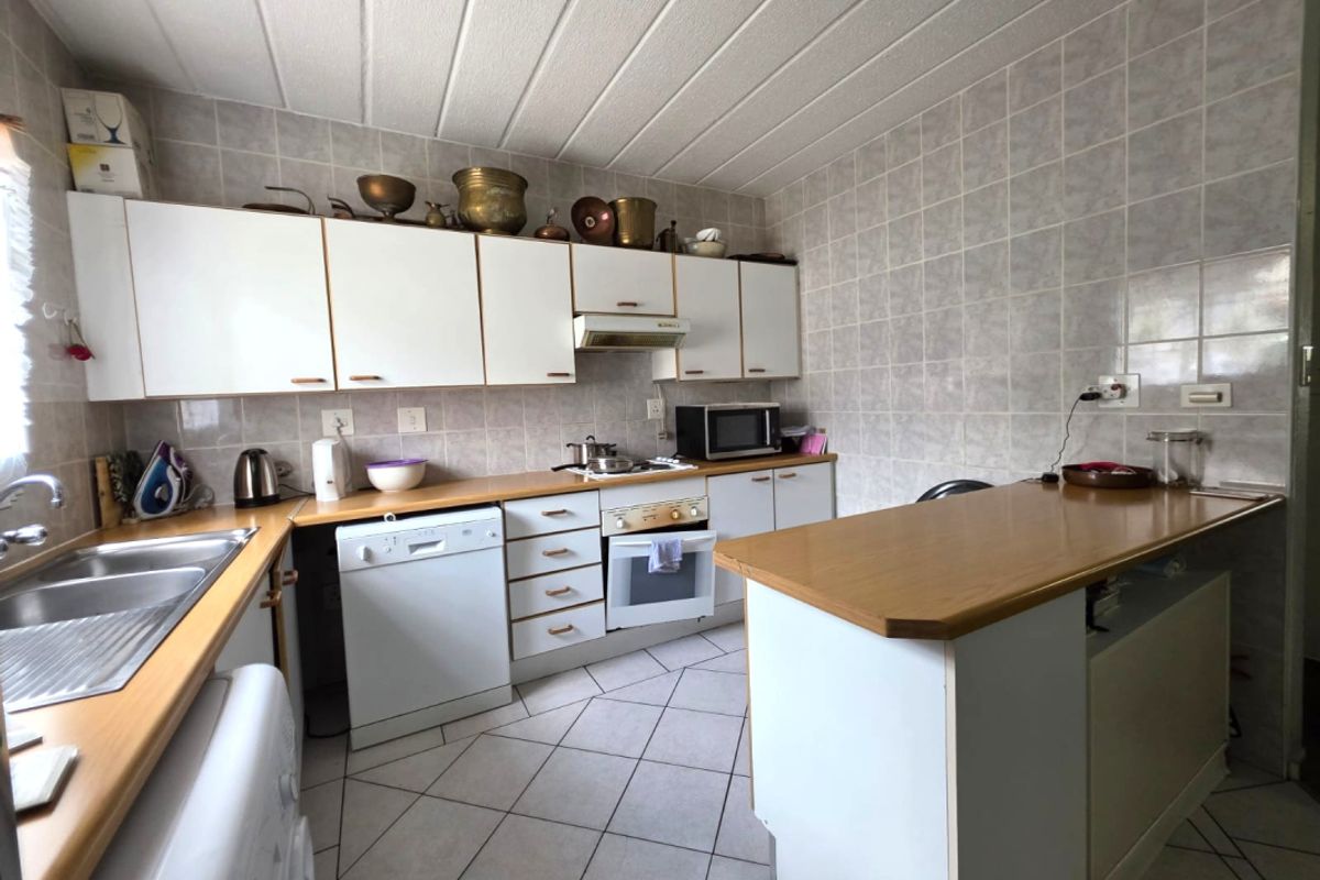 Spacious 2 Bedroom Apartment with Private Garden in Edenglen - Photo 5