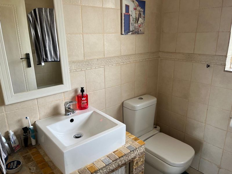 Neat, Spacious 3 Bedroom Duplex with Private Garden - Photo 9