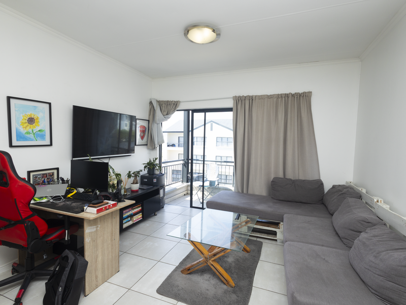 Modern 1-Bedroom Apartment in the Popular De Zicht Lifestyle Estate - Photo 3