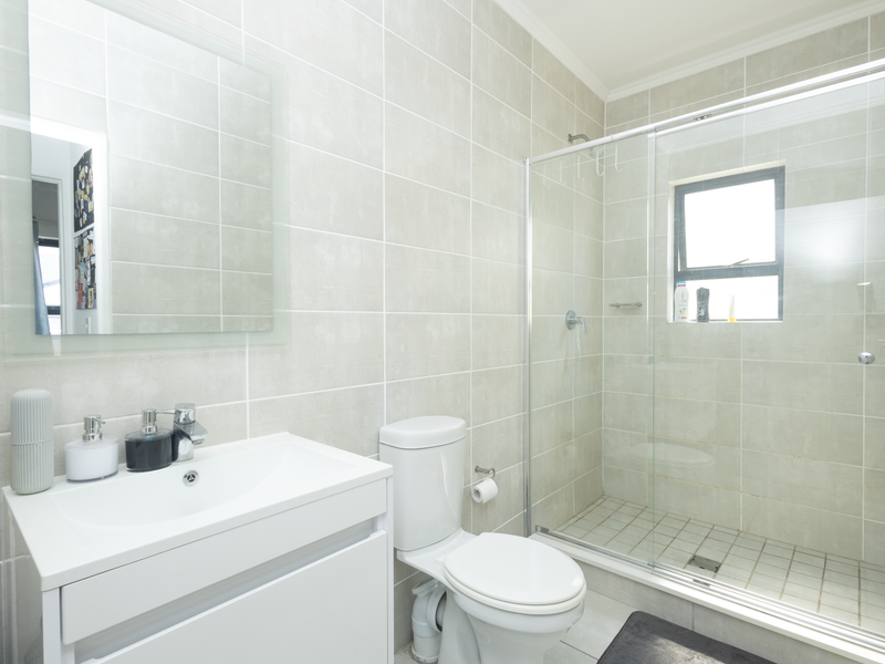 Modern 1-Bedroom Apartment in the Popular De Zicht Lifestyle Estate - Photo 9