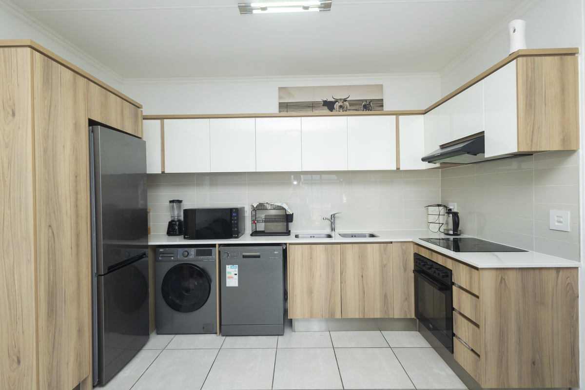 Modern 1-Bedroom Apartment in the Popular De Zicht Lifestyle Estate - Photo 2