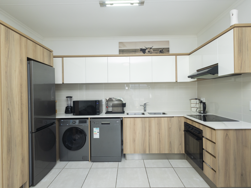 Modern 1-Bedroom Apartment in the Popular De Zicht Lifestyle Estate - Photo 2