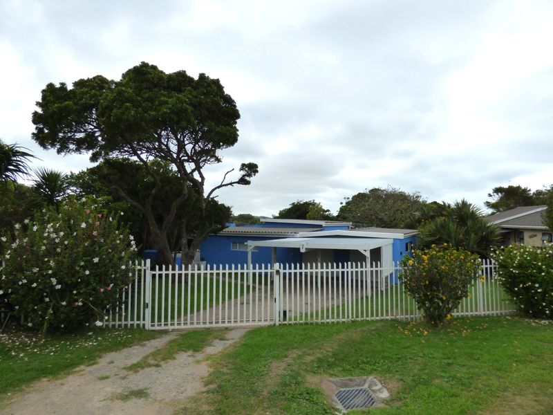 Spacious Family Living With Extras in Lambert Road, Port Alfred - Photo 2