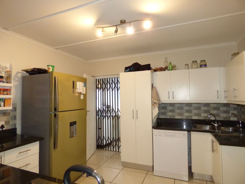 Spacious Family Living With Extras in Lambert Road, Port Alfred - Photo 9