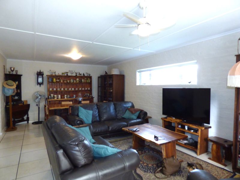 Spacious Family Living With Extras in Lambert Road, Port Alfred - Photo 8