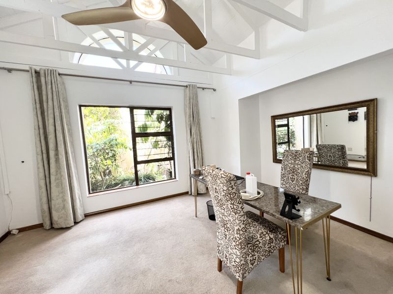 Luxury 4 Bedroom freestanding home overlooking the golf course - Photo 4