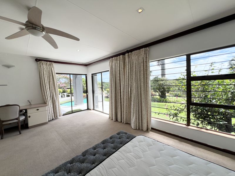 Luxury 4 Bedroom freestanding home overlooking the golf course - Photo 8