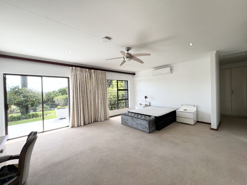 Luxury 4 Bedroom freestanding home overlooking the golf course - Photo 7
