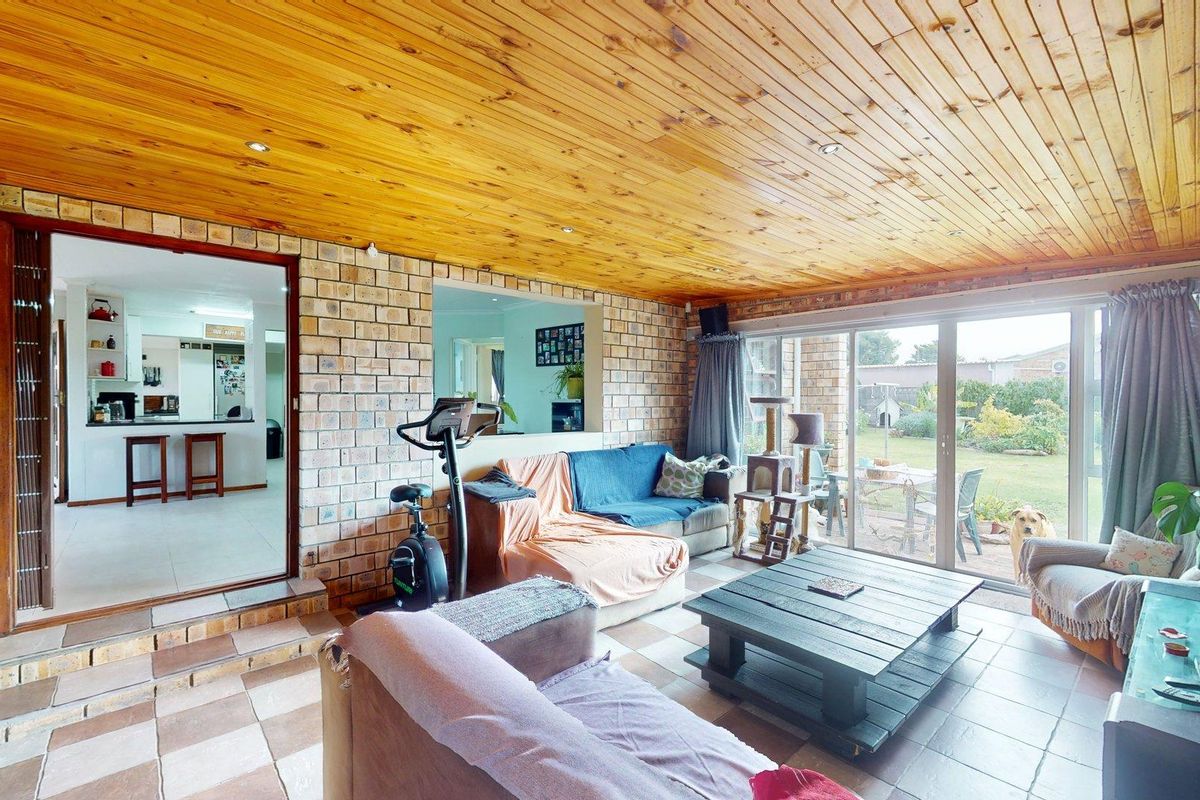 Charming 2-Bedroom Home With Spacious Living Areas & Drive-Through Garage - Photo 3