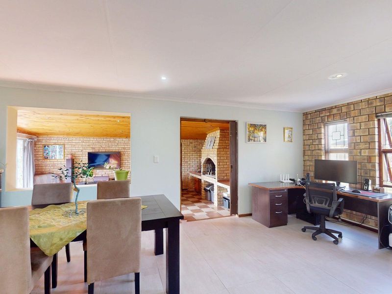 Charming 2-Bedroom Home With Spacious Living Areas & Drive-Through Garage - Photo 10