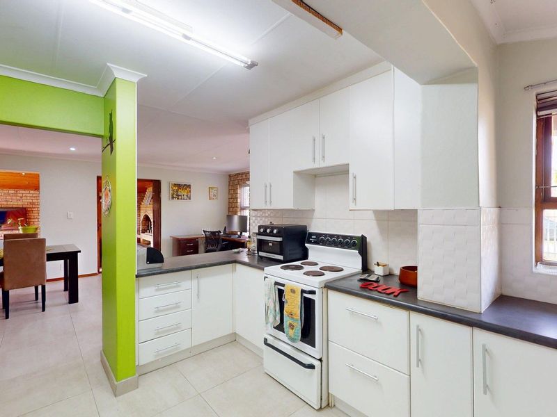 Charming 2-Bedroom Home With Spacious Living Areas & Drive-Through Garage - Photo 7