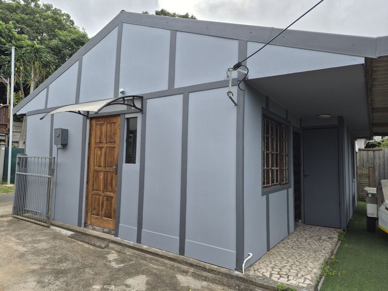 “ Renovated Open plan Living with 2-bedroom, 1 Bath  R480 000.00.” - Photo 9