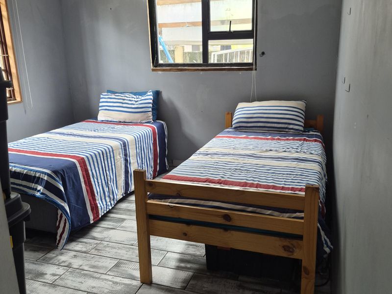 “ Renovated Open plan Living with 2-bedroom, 1 Bath  R480 000.00.” - Photo 6