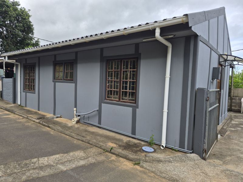 “ Renovated Open plan Living with 2-bedroom, 1 Bath  R480 000.00.” - Photo 8
