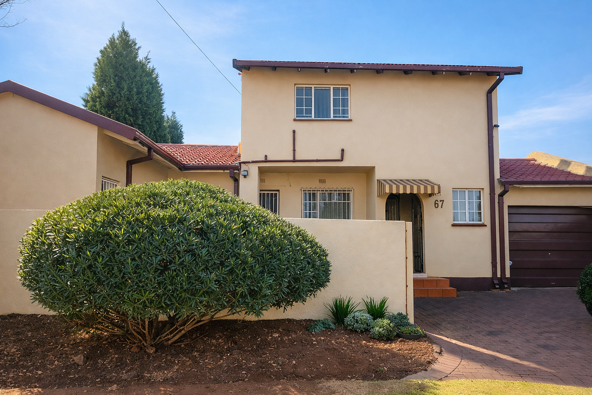 Neat secure 4Bed 3bath Home with Study sparkling pool and ample parking in Witpoortjie-1 April 2026 - Photo 2