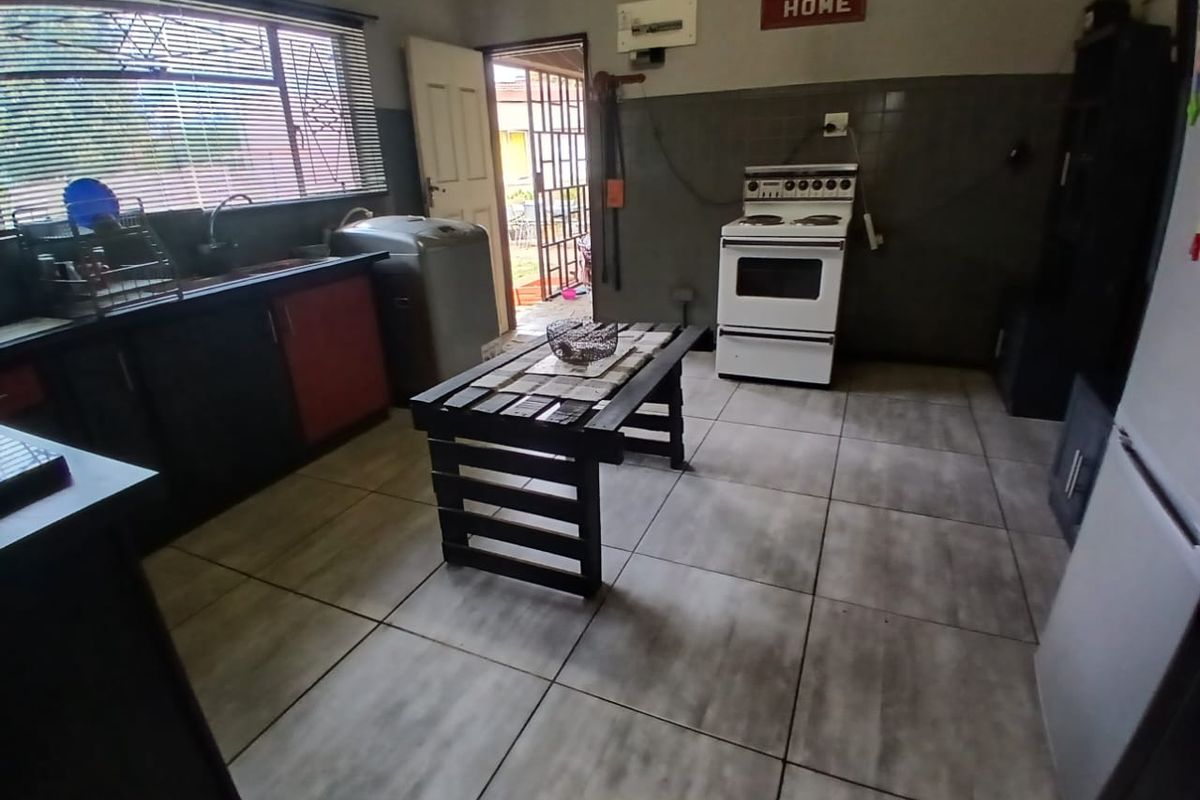 PRIME POSITION: BEAUTIFUL 4-BEDROOM HOUSE - Photo 5