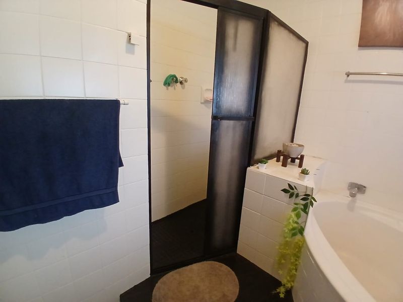 PRIME POSITION: BEAUTIFUL 4-BEDROOM HOUSE - Photo 10