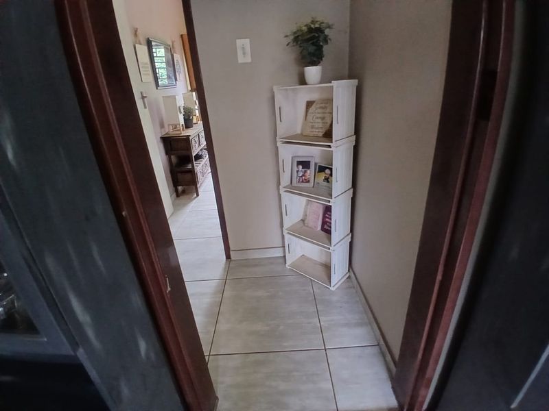 PRIME POSITION: BEAUTIFUL 4-BEDROOM HOUSE - Photo 9