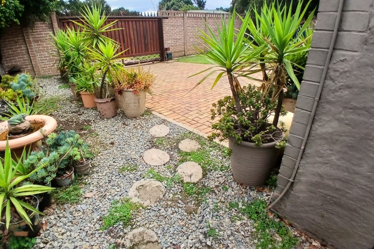 PRIME POSITION: BEAUTIFUL 4-BEDROOM HOUSE - Photo 4