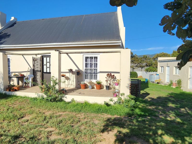 Charming 2-Bedroom Home with Flatlet on Spacious Stand in Napier - Photo 1