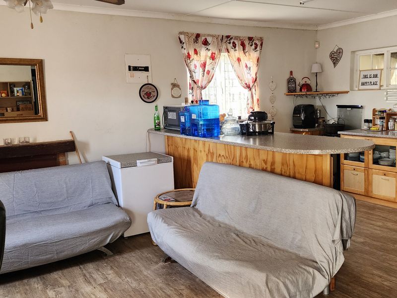 Charming 2-Bedroom Home with Flatlet on Spacious Stand in Napier - Photo 8
