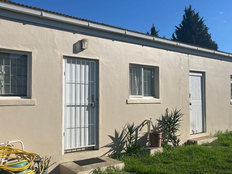 Charming 2-Bedroom Home with Flatlet on Spacious Stand in Napier - Photo 2
