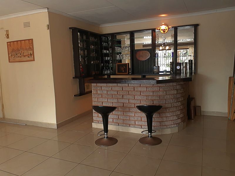 4 Bedroom House For Sale in Amanzimtoti - Photo 10