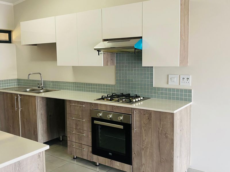 Modern 3-Bedroom, 2-Bathroom Apartment | Second Floor | Secure Estate Living - Photo 2