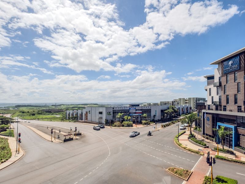 3 Bedroom in Umhlanga Ridge - Photo 2