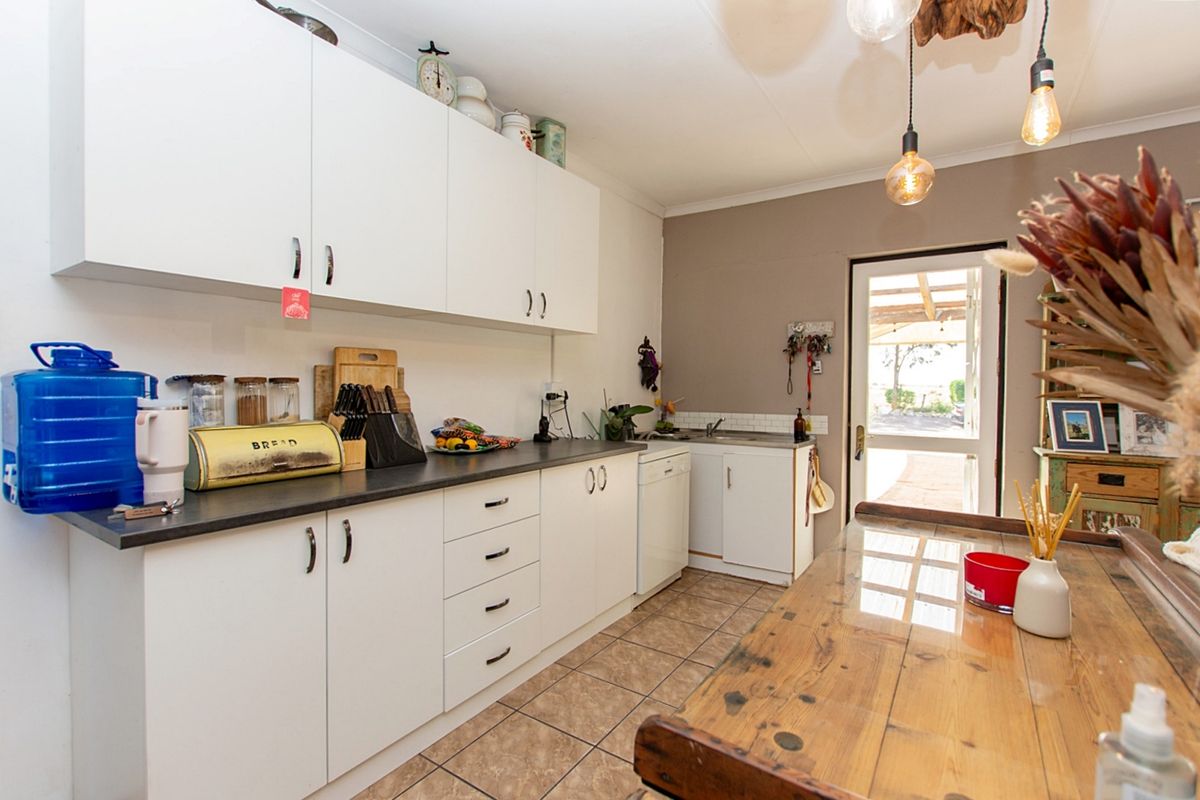 Industrial Warehouse and 4 Bedroom House - Photo 5