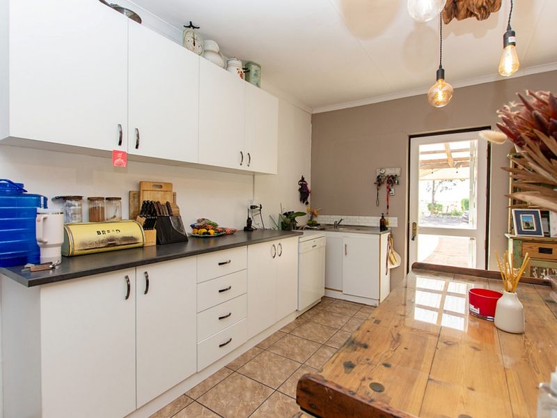 Industrial Warehouse and 4 Bedroom House - Photo 5