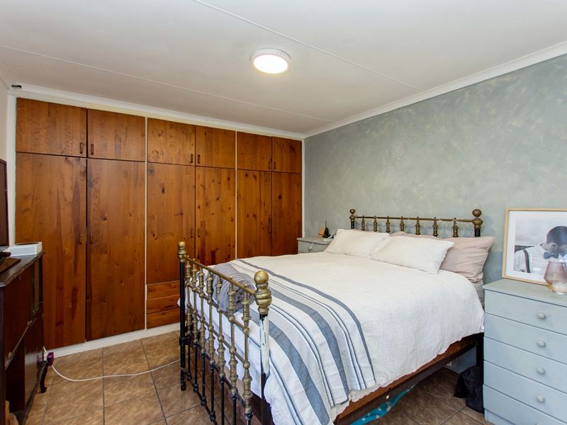 Industrial Warehouse and 4 Bedroom House - Photo 6