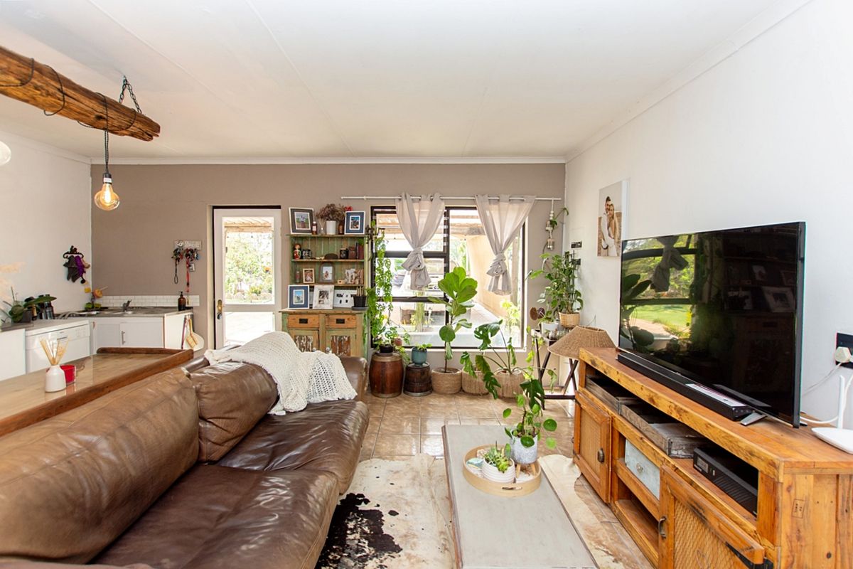 Industrial Warehouse and 4 Bedroom House - Photo 4