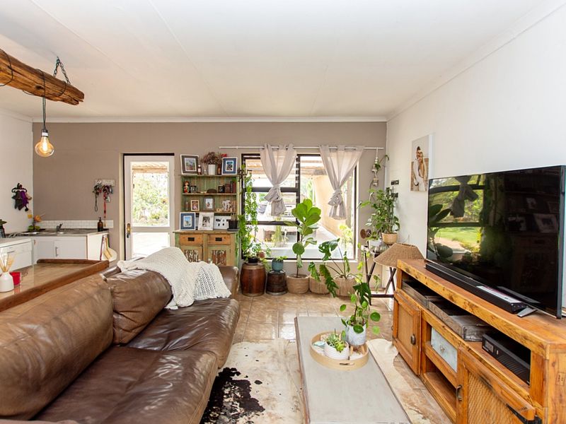 Industrial Warehouse and 4 Bedroom House - Photo 4