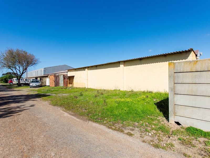 Industrial Warehouse and Steelworks Facility on 5 Hectares in Strategic Logistics Corridor - Photo 9