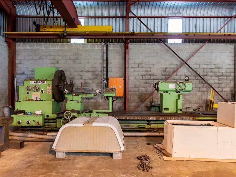 Industrial Warehouse and Steelworks Facility on 5 Hectares in Strategic Logistics Corridor - Photo 10