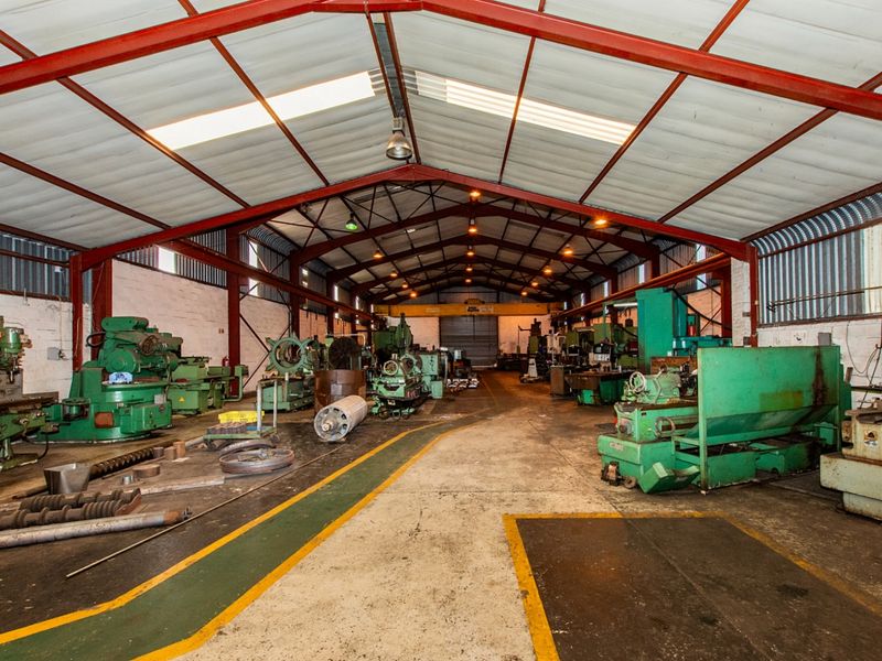 Industrial Warehouse and Steelworks Facility on 5 Hectares in Strategic Logistics Corridor - Photo 7