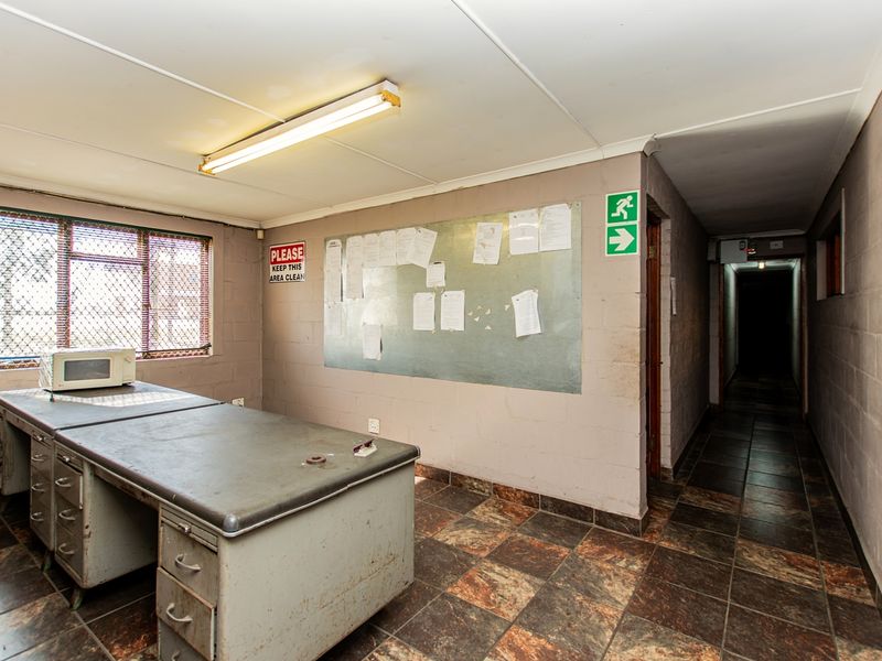 Industrial Warehouse and Steelworks Facility on 5 Hectares in Strategic Logistics Corridor - Photo 6