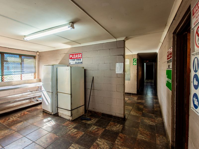 Industrial Warehouse and Steelworks Facility on 5 Hectares in Strategic Logistics Corridor - Photo 5