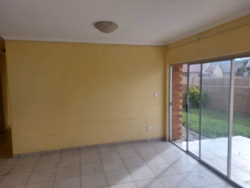 3 Bedroom House in Waterkloof Hills Estate for Sale. - Photo 5